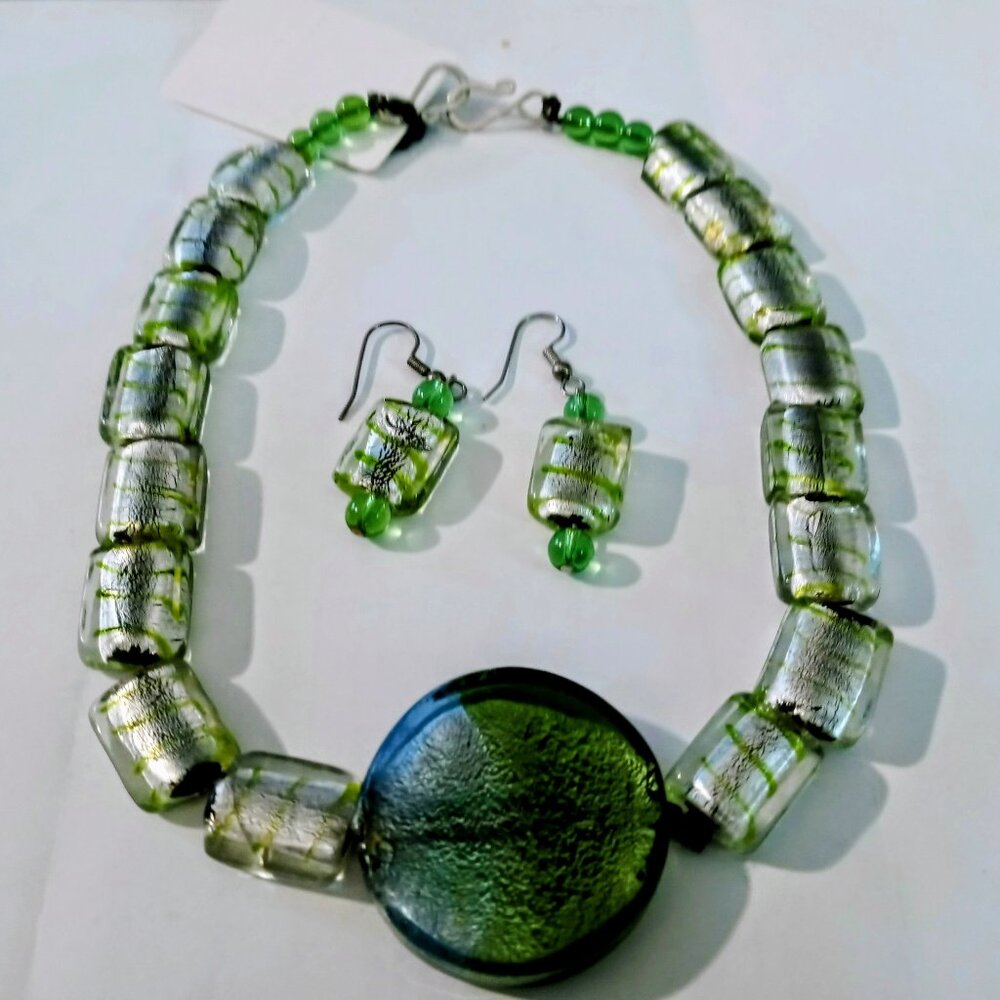 GLASS NECKLACE/CHOKER & EARRING SET